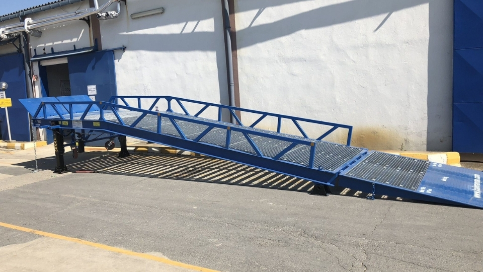 rampa hizmeti yuk aktarma